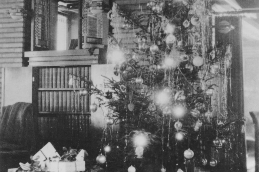 MH historic holiday tree